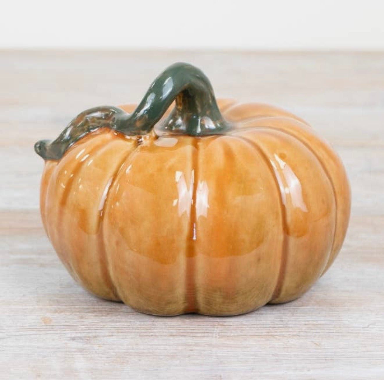 Glossy ceramic pumpkin ornament for autumn home décor and seasonal styling.