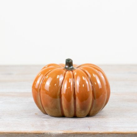 Glossy ceramic pumpkin ornament for autumn home décor and seasonal styling.